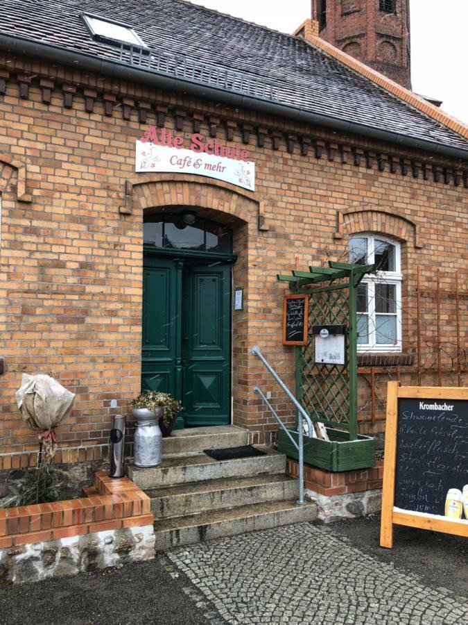 Alte Schule Cafe Und Pension Drehna Exterior photo